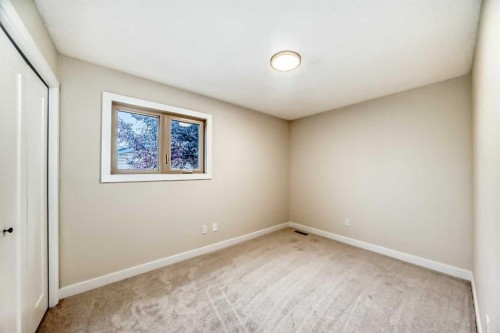 311 Shawnessy Drive Sw, Calgary, AB - Indoor Photo Showing Other Room
