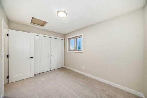 311 Shawnessy Drive Sw, Calgary, AB - Indoor Photo Showing Other Room