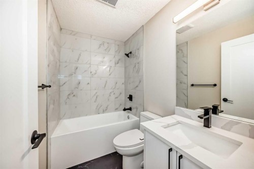 311 Shawnessy Drive Sw, Calgary, AB - Indoor Photo Showing Bathroom