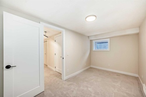 311 Shawnessy Drive Sw, Calgary, AB - Indoor Photo Showing Other Room