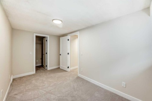 311 Shawnessy Drive Sw, Calgary, AB - Indoor Photo Showing Other Room