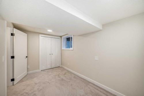 311 Shawnessy Drive Sw, Calgary, AB - Indoor Photo Showing Other Room