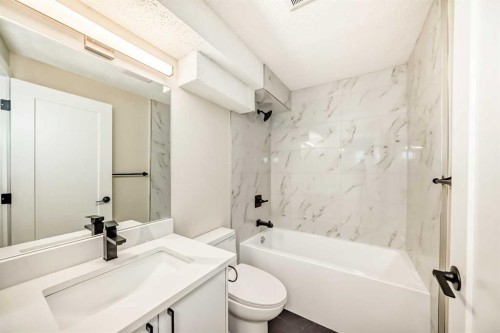 311 Shawnessy Drive Sw, Calgary, AB - Indoor Photo Showing Bathroom