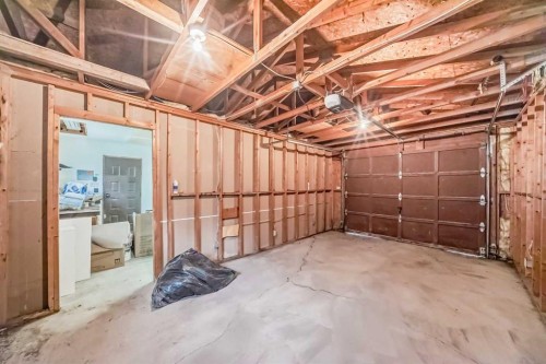 311 Shawnessy Drive Sw, Calgary, AB - Indoor Photo Showing Garage