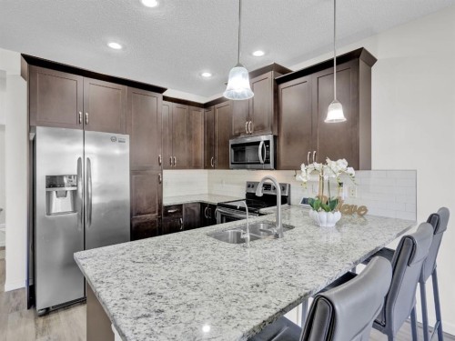 551 Evansborough Way Nw, Calgary, AB - Indoor Photo Showing Kitchen With Double Sink With Upgraded Kitchen