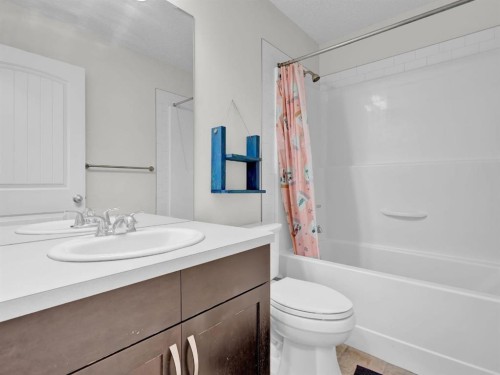 551 Evansborough Way Nw, Calgary, AB - Indoor Photo Showing Bathroom