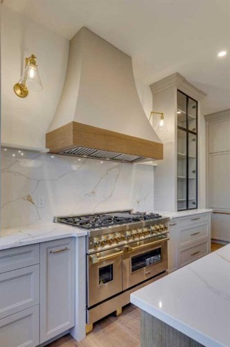 3207 Alfege Street Sw, Calgary, AB - Indoor Photo Showing Kitchen