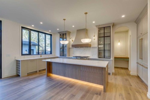 3207 Alfege Street Sw, Calgary, AB - Indoor Photo Showing Kitchen With Upgraded Kitchen