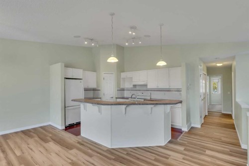140 Valley Ridge Heights Nw, Calgary, AB - Indoor Photo Showing Kitchen