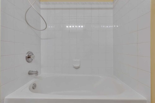 140 Valley Ridge Heights Nw, Calgary, AB - Indoor Photo Showing Bathroom