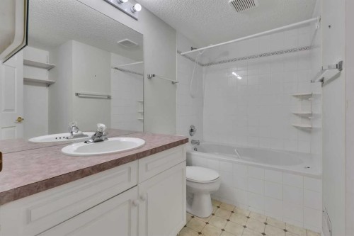 140 Valley Ridge Heights Nw, Calgary, AB - Indoor Photo Showing Bathroom