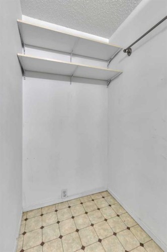 140 Valley Ridge Heights Nw, Calgary, AB - Indoor With Storage