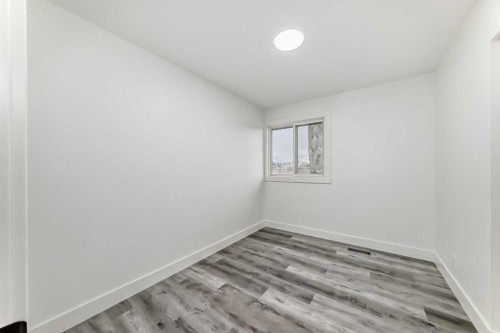 432 Ogden Drive Se, Calgary, AB - Indoor Photo Showing Other Room
