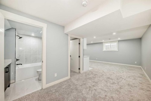 432 Ogden Drive Se, Calgary, AB - Indoor Photo Showing Other Room