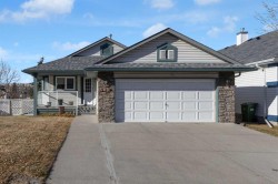 102 Edgebrook Heights NW Calgary, AB T3A 5M5