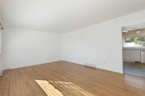 58 Kingsland Place Sw, Calgary, AB - Indoor Photo Showing Other Room