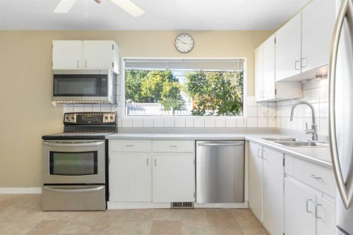 58 Kingsland Place Sw, Calgary, AB - Indoor Photo Showing Kitchen With Double Sink