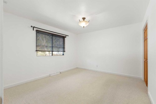 58 Kingsland Place Sw, Calgary, AB - Indoor Photo Showing Other Room