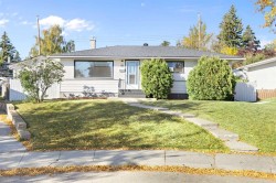 58 Kingsland Place SW Calgary, AB T2V 2J9