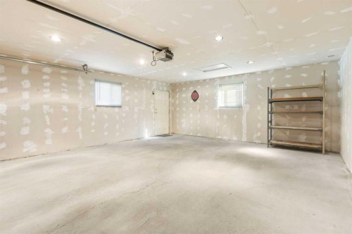 58 Kingsland Place Sw, Calgary, AB - Indoor Photo Showing Garage