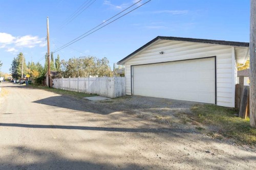 58 Kingsland Place Sw, Calgary, AB - Outdoor