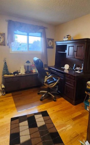 5202 Whitestone Road Ne, Calgary, AB - Indoor Photo Showing Other Room