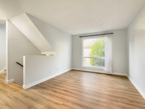 92-6915 Ranchview Drive Nw, Calgary, AB - Indoor Photo Showing Other Room