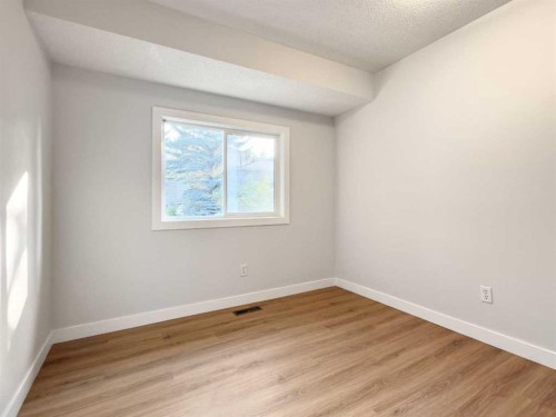 92-6915 Ranchview Drive Nw, Calgary, AB - Indoor Photo Showing Other Room