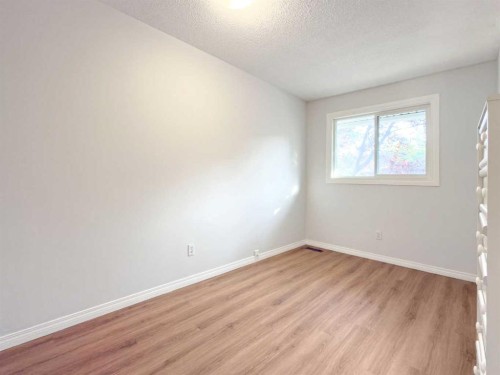 92-6915 Ranchview Drive Nw, Calgary, AB - Indoor Photo Showing Other Room