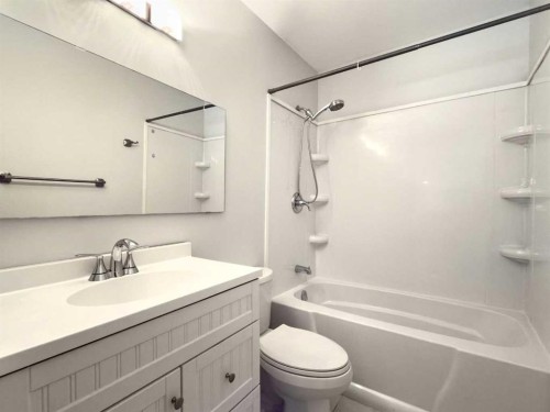 92-6915 Ranchview Drive Nw, Calgary, AB - Indoor Photo Showing Bathroom