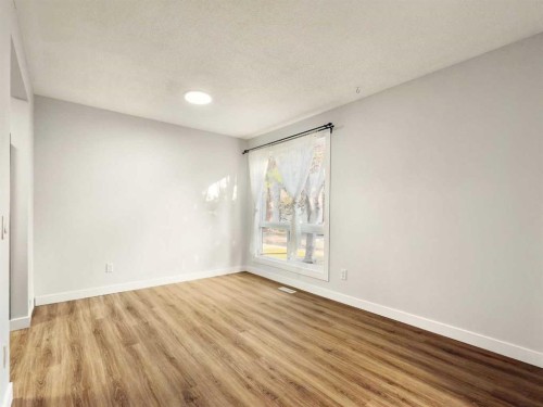 92-6915 Ranchview Drive Nw, Calgary, AB - Indoor Photo Showing Other Room