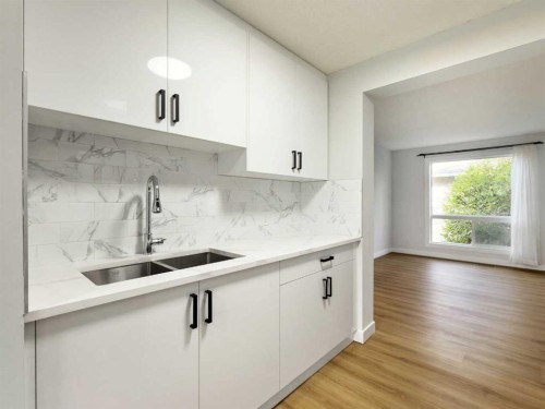 92-6915 Ranchview Drive Nw, Calgary, AB - Indoor Photo Showing Kitchen With Double Sink With Upgraded Kitchen
