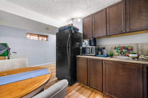 9287 Saddlebrook Drive Ne, Calgary, AB - Indoor Photo Showing Kitchen