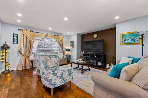 9287 Saddlebrook Drive Ne, Calgary, AB - Indoor Photo Showing Living Room