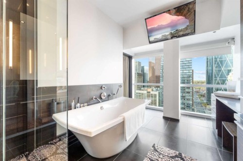 2004-108 9Th Avenue Sw, Calgary, AB - Indoor Photo Showing Bathroom