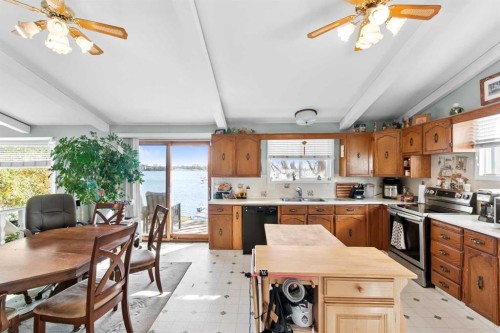 1044 West Chestermere Drive, Chestermere, AB - Indoor