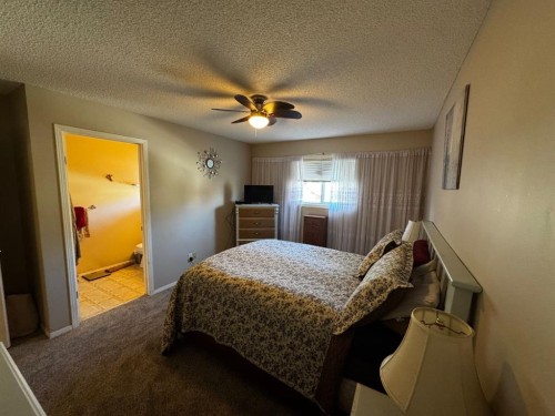 702-760 Railway Gate Sw, Airdrie, AB - Indoor Photo Showing Bedroom