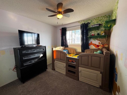 702-760 Railway Gate Sw, Airdrie, AB - Indoor