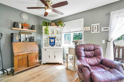 702-760 Railway Gate Sw, Airdrie, AB - Indoor