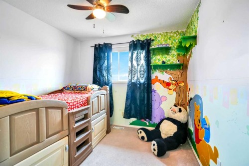 702-760 Railway Gate Sw, Airdrie, AB - Indoor Photo Showing Bedroom