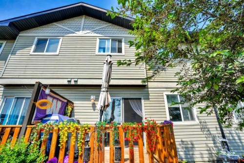 702-760 Railway Gate Sw, Airdrie, AB - Outdoor