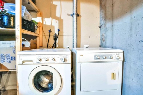 702-760 Railway Gate Sw, Airdrie, AB - Indoor Photo Showing Laundry Room