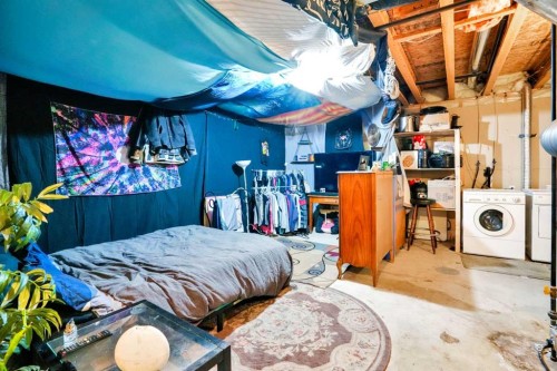 702-760 Railway Gate Sw, Airdrie, AB - Indoor Photo Showing Laundry Room