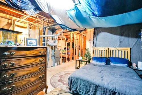 702-760 Railway Gate Sw, Airdrie, AB - Indoor