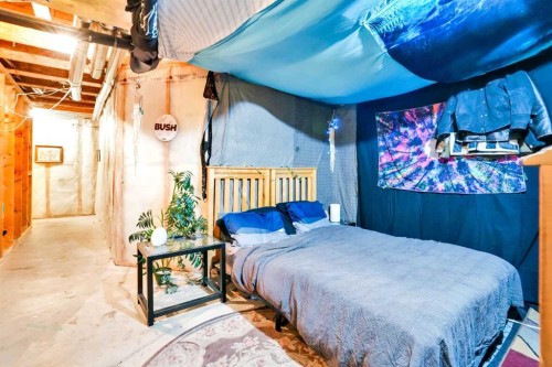 702-760 Railway Gate Sw, Airdrie, AB - Indoor Photo Showing Bedroom