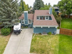 16 Deer Ridge Court SE Calgary, AB T2J 5X9