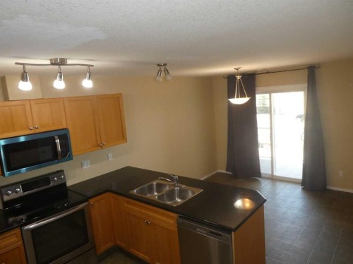 310 Sunrise Terrace Ne, High River, AB - Indoor Photo Showing Kitchen With Double Sink