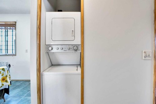 52 Erin Park Drive Se, Calgary, AB - Indoor Photo Showing Laundry Room