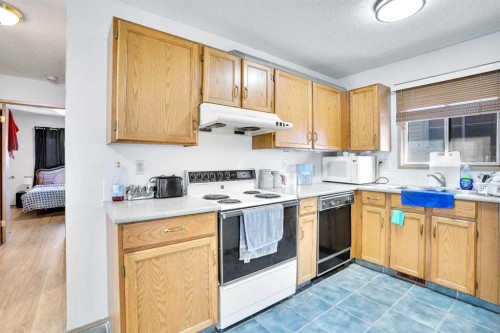 52 Erin Park Drive Se, Calgary, AB - Indoor Photo Showing Kitchen