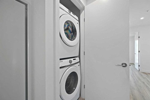 1102-730 2 Avenue Sw, Calgary, AB - Indoor Photo Showing Laundry Room